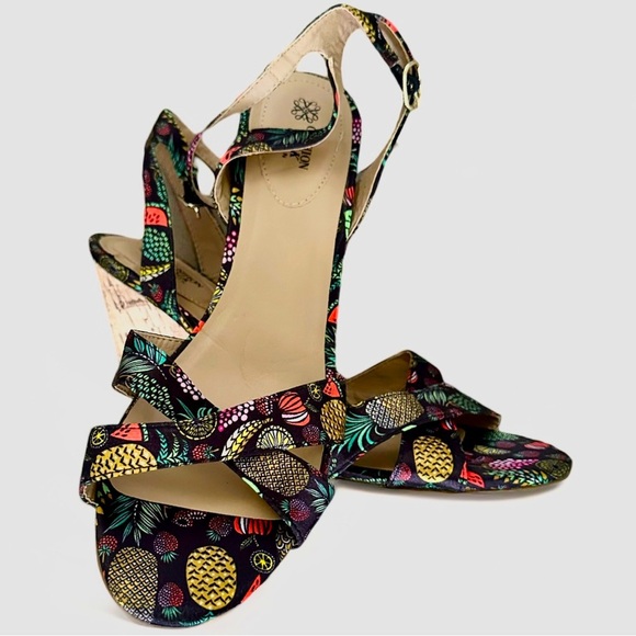 Gorgeous Pineapple Fruits Wedge Cork Strappy Open Toe Black Sandals Heels size 9 - Picture 5 of 16